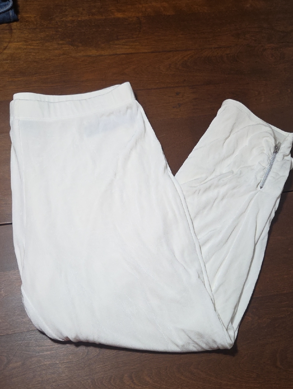 Chico's Travelers Size 2 Or Large Crop White Pants Flowy Stretchy